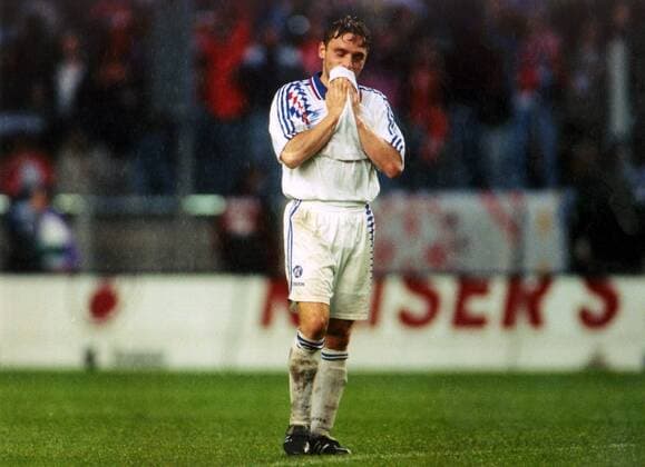 Fußball, DFB-Pokalfinale 1995 1996, 1. FC Kaiserslautern - Karlsruher SC Thomas Häßler (1. FC Kaiserslautern) enttäuscht Fußball Herren Finale DFB Pokal 1995 1996, Pokalspiel, Pokalfinale, Endspiel, Pokalendspiel Einzelbild Kaiserslautern