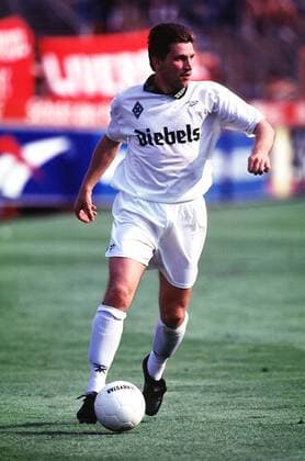 Thomas Kastenmaier mit Ball Fußball Turnier, Internationales Fußballturnier, Saison 1996 97: Borussia Mönchengladbach Einzelbild Dynamik,