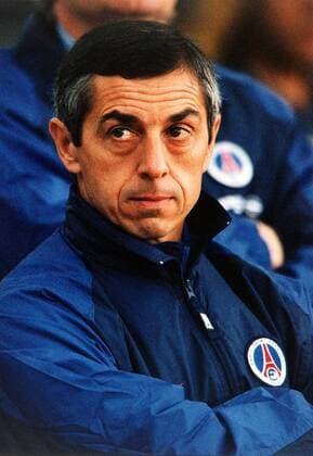 PSG-Trainer Alain Giresse nachdenklich Fußball Herren Saison 1998 1999: 1. Französische Division, Liga, Meisterschaft, Paris St. Germain, Saint-Germain Porträt Prinzenpark Paris Nachdenklichkeit, Skepsis,  