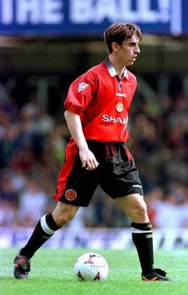 Gary Neville (ManU) am Ball Fußball Herren English Premier League 1996 1997, 1. Englische Division, FC Manchester United Einzelbild Old Trafford Manchester