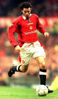 Ryan Giggs (ManU) am Ball Fußball Herren English Premier League 1996 1997, 1. Englische Division, FC Manchester United Einzelbild Old Trafford Manchester