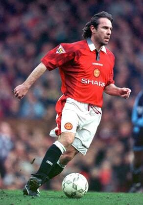 Brian McClair (ManU) am Ball Fußball Herren English Premier League 1996 1997, 1. Englische Division, FC Manchester United Einzelbild Old Trafford Manchester Dynamik,