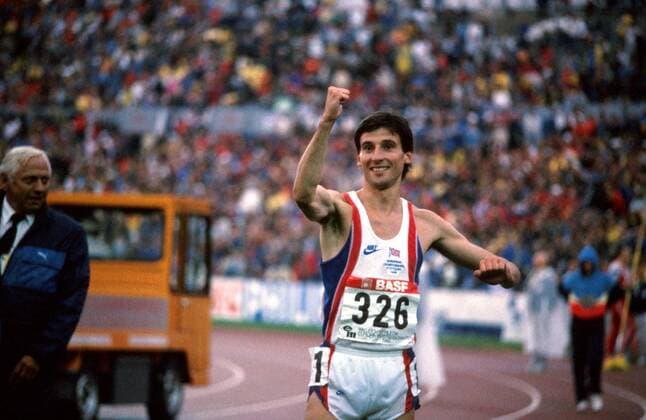 Sebastian Coe (Großbritannien) jubelnd Leichtathletik EM Herren Europameisterschaft 1986, Mittelstrecke, 800 m-Lauf, 1500 m Einzelbild Gottlieb-Daimler-Stadion Stuttgart Freude,