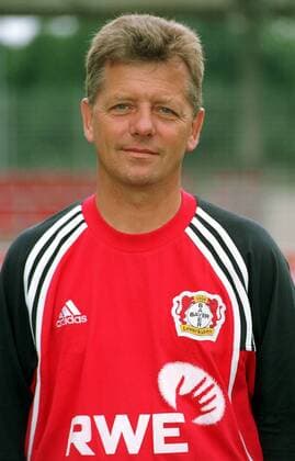 Co-Trainer Peter Hermann (Leverkusen) Fußball 1. BL Herren Saison 2001 2002, Vorstellung, Porträttermin, Pressetermin, Präsentation, Vneg Porträt BayArena Leverkusen