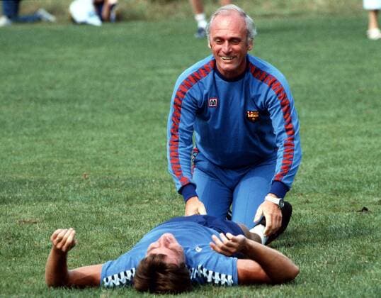 Trainer Udo Lattek (FC Barcelona) verbreitet im Training gute Laune Fußball Herren Primera Division 1982 1983, 1. Spanische Liga Gruppe Barcelona