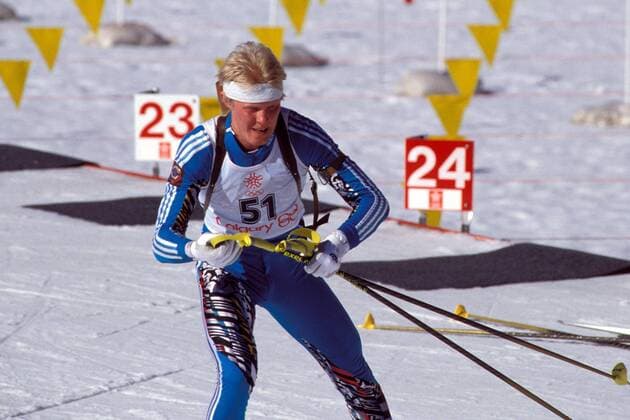 Sergej Tchepikov (Sowjetunion) eilt aus dem Schießstand Biathlon OS Winter Herren Olympische Winterspiele 1988, Olympia, Olympiade, Spiele, Ski Nordisch, Nordischer Skisport Einzelbild Canmore Calgary