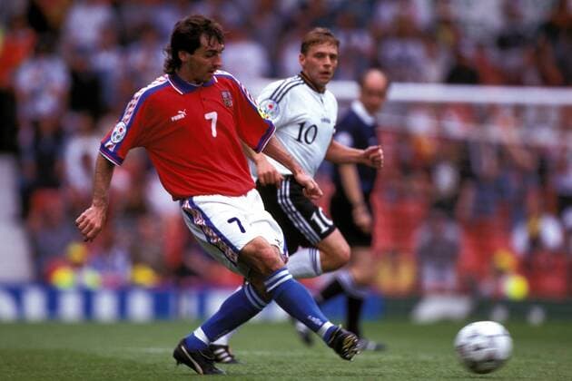 Jiri Nemec (Tschechien) am Ball Fußball EM Herren Europameisterschaft 1996, Finale, Deutschland - Tschechien 2:1 n.V., Länderspiel, Endspiel, Vdia Einzelbild Wembleystadion, Wembley London Dynamik,