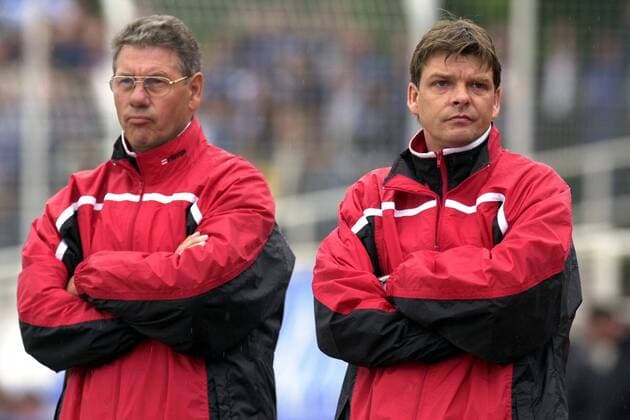Trainer Eberhard Vogel (li.) mit Masseur Mario Heide (beide DSC) Fußball Herren Regionalliga Nord 2001 2002, 3. Liga, Dresdner SC, Gruppe Heinz-Steyer-Stadion Dresden