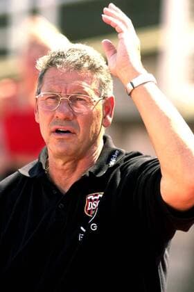 Trainer Eberhard Vogel (Dresdner SC) Fußball Herren Saison 2002 2003, Regionalliga Nord, 3. Liga, Dresdner SC, DSC Einzelbild Dresden Ungeduld,