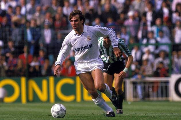 Martin Vasquez (Real) am Ball Fußball Herren Primera Division 1988 1989, 1. Spanische Liga, Real Madrid Einzelbild Madrid Dynamik,