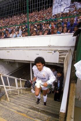 Hugo Sanchez (Real) betritt das Stadion Fußball Herren Primera Division 1988 1989, 1. Spanische Liga, Real Madrid Einzelbild Madrid