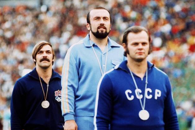Siegerehrung Speerwurf, v.li.: William Schmidt (USA), Olympiasieger Klaus Wolfermann (Deutschland) und Janis Lusis (Sowjetunion) Leichtathletik OS Sommer Herren Olympische Sommerspiele 1972, Olympia, Olympiade, Spiele, Gruppe München