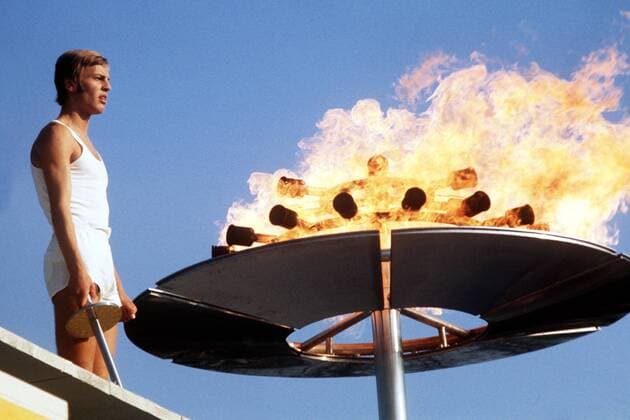 Der westdeutsche 1500m-Juniorenmeister Günter Zahn (BRD) hat während der Eröffnungszeremonie der Olympischen Spiele 1972 in München das Olympische Feuer entzündet Leichtathletik OS Sommer Damen Olympische Spiele 1972, Sommerspiele, Olympia, Olympiade, Eröffnung, Eröffnungsfeier, Feier, Vdia Einzelbild Aufmacher, München
