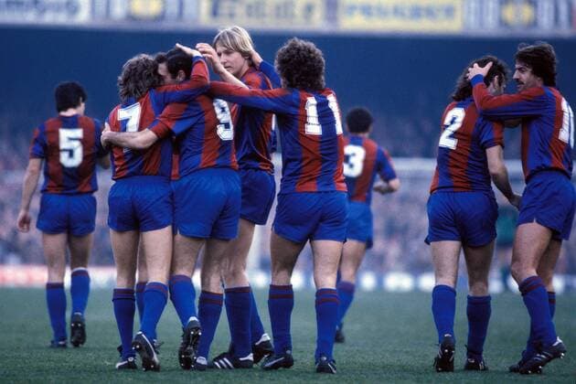 Torjubel FC Barcelona, u.a mit Allan Simonsen (7) und Bernd Schuster (beide FC Barcelona) Fußball Herren DEUTSCHSPRACHIGE SPORTZEITSCHRIFTEN UND -ZEITUNGEN NUR NACH RÜCKSPRACHE, Primera Division 1980 1981 Gruppe Barcelona Begeisterung, Freude,