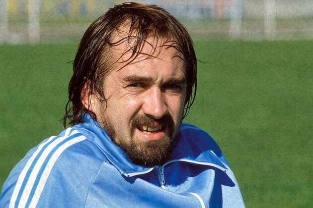 Uli Stielike (Real Madrid) Fußball Herren DEUTSCHSPRACHIGE SPORTZEITSCHRIFTEN UND -ZEITUNGEN NUR NACH RÜCKSPRACHE, Primera Division 1982 1983 Porträt 1. Spanische Liga Madrid Erschöpfung,