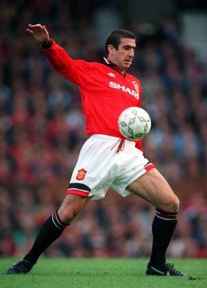 Eric Cantona (Manchester United) am Ball -  Fußball Herren English Premier League 1995 1996, Manchester United, ManU, Vneg Einzelbild Manchester