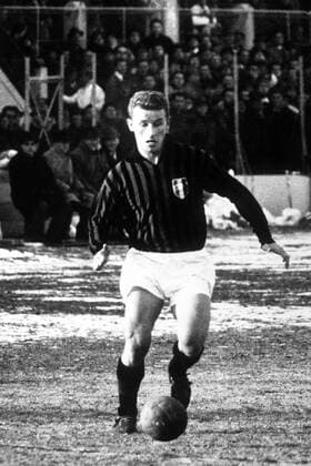 Giovanni Trapattoni (Milan) am Ball Fußball Herren Serie A 1962 1963, 1. Italienische Liga, AC Mailand, Vneg, Vsw Einzelbild Dynamik,