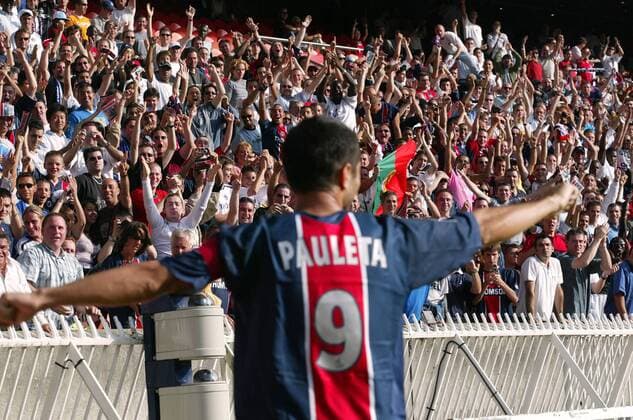 Pauleta (Paris St. Germain) jubelt vor den Fans Fußball Herren Ligue Une 2005 2006, 1. Französische Liga, Paris Saint Germain, PSG Totale pan10507 Paris Freude, Begeisterung,  
