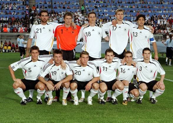 Mannschaftsbild Deutschland, hi.v.li.: Christoph Metzelder, Torwart Jens Lehmann, Tim Borowski, Per Mertesacker, Michael Ballack; vorn: Sebastian Kehl, Bernd Schneider, Lukas Podolski, Miroslav Klose, Philipp Lahm ... - Fußball WM Herren WM 2006, Länderspiel, Nationalteam, Nationaltrikot, Halbfinale, Deutschland Totale Dortmund Fußball WM Herren WM 2006, Länderspiel, Nationalteam, Nationaltrikot, Halbfinale, Deutschland Totale Dortmund
