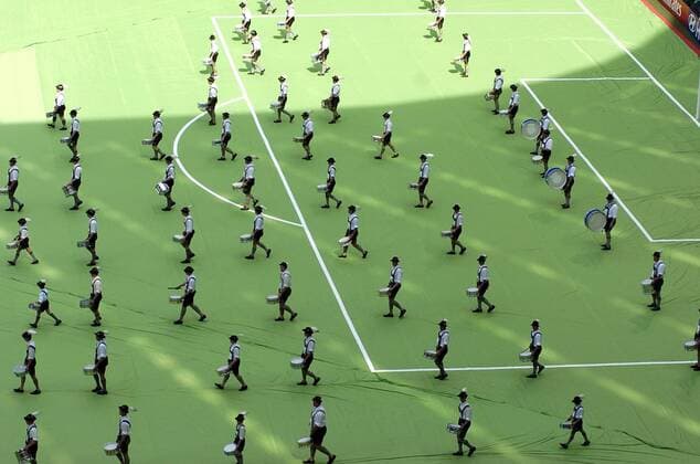 Bayrische Trachtengruppe läuft zur Eröffnungsfeier der WM 2006 auf Fußball WM Herren WM 2006, Eröffnung, Feier, Eröffnungsfeier, Zeremonie, Eröffnungszeremonie Totale Statist, Tradition, traditionell, Trommelensemble München, Vogelperspektive, oben, Fußball WM Herren WM 2006, Eröffnung, Feier, Eröffnungsfeier, Zeremonie, Eröffnungszeremonie Totale Statist, Tradition, traditionell, Trommelensemble München, Vogelperspektive, oben,