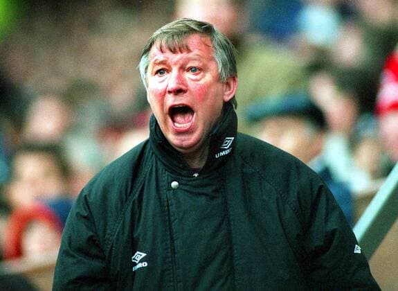 Trainer Alex Ferguson (Manchester United) sichtlich unzufrieden -  Fußball Herren English Premier League 1996 1997, 1. Englische Liga, Manchester United Einzelbild Manchester Wut, Enttäuschung, Fußball Herren English Premier League 1996 1997, 1. Englische Liga, Manchester United Einzelbild Manchester Wut, Enttäuschung,