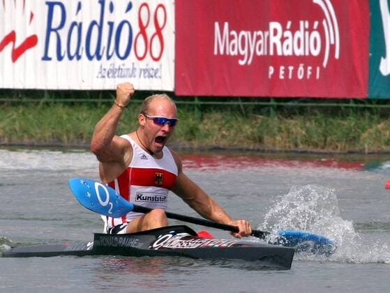 Ronald Rauhe (Deutschland) ist Weltmeister im Einerkajak Kanu WM Herren Kanu WM 2006, Kanusport, Kajak, K 1, K1, Einer, 1er, er Magyar Radio, Hörfunk Rundfunk Einzelbild Schrei, schreien, Jubelschrei, Freudenschrei, Szeged Jubel, jubeln, Siegesjubel Freude, Begeisterung, Kanu WM Herren Kanu WM 2006, Kanusport, Kajak, K 1, K1, Einer, 1er, er Magyar Radio, Hörfunk Rundfunk Einzelbild Schrei, schreien, Jubelschrei, Freudenschrei, Szeged Jubel, jubeln, Siegesjubel Freude, Begeisterung,