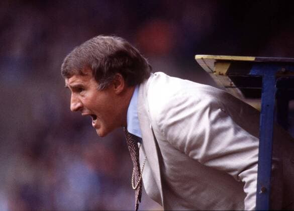 Trainer Malcolm Allison (Manchester City) gibt Anweisungen - Fußball Herren English Football League First Division 1979 1980, One, 1. Englische Liga, Manchester City Einzelbild Manchester Ungeduld, Wut, Fußball Herren English Football League First Division 1979 1980, One, 1. Englische Liga, Manchester City Einzelbild Manchester Ungeduld, Wut,