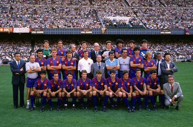 Mannschaftsfoto FC Barcelona um Trainer Johan Cruyff (Mitte) - Fußball Herren Primera Division 1988 1989, 1. Spanische Liga, Barca Totale Barcelona Fußball Herren Primera Division 1988 1989, 1. Spanische Liga, Barca Totale Barcelona
