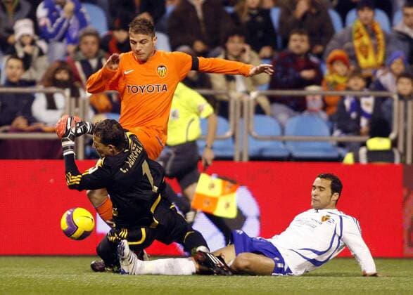 Joaquin (Valencia, Mitte) gegen Torwart Cesar Sanchez und Juanfran (beide Saragossa) -  - NOxONLINExUSE Fußball Herren Primera Division 2007 2008, 1. Spanische Liga, Real Zaragoza - FC Valencia 2:2 Gruppe Saragossa Dynamik, Fußball Herren Primera Division 2007 2008, 1. Spanische Liga, Real Zaragoza - FC Valencia 2:2 Gruppe Saragossa Dynamik,
