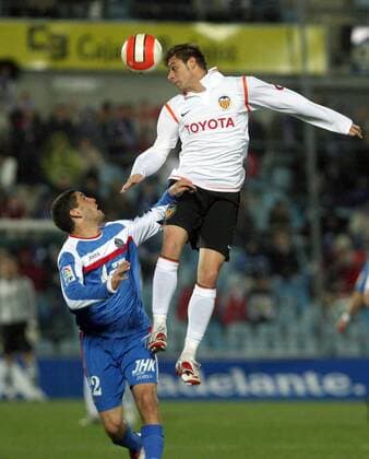 Joaquin Sanchez (Valencia, re.) gegen Lucas Matias Licht (Getafe) -  - NOxONLINExUSE Fußball Herren Primera Division 2007 2008, 1. Spanische Liga, Getafe CF - Valencia CF 0:0 Gruppe Getafe Dynamik, Fußball Herren Primera Division 2007 2008, 1. Spanische Liga, Getafe CF - Valencia CF 0:0 Gruppe Getafe Dynamik,