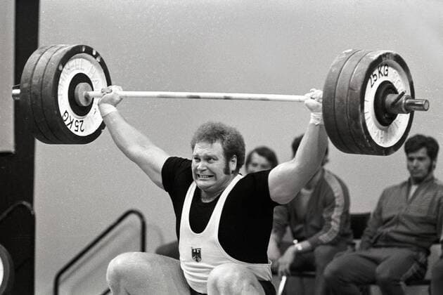 Rudolf Mang (BRD) Gewichtheben OS Sommer Herren Olympische Spiele 1972, Sommerspiele, Superschwergewicht, Klasse über 110kg, 110 kg, Kilogramm Einzelbild München Anstrengung Gewichtheben OS Sommer Herren Olympische Spiele 1972, Sommerspiele, Superschwergewicht, Klasse über 110kg, 110 kg, Kilogramm Einzelbild München Anstrengung