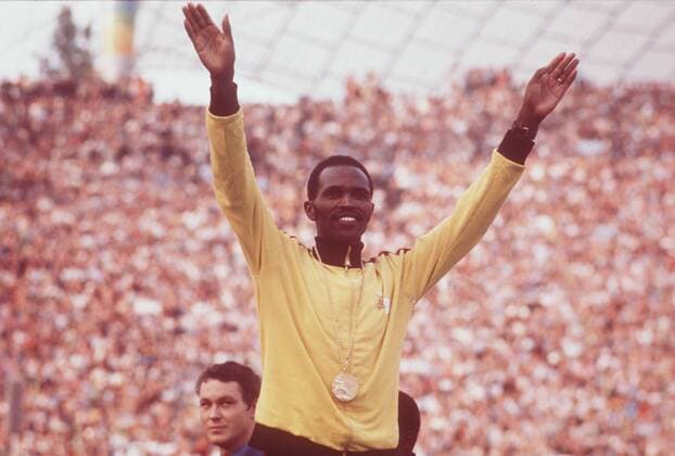 Keino Kipchoge (Kenia) - Olympiasieger über 3000m Hürden Leichtathletik OS Sommer Herren Olympische Spiele 1972, Sommerspiele Einzelbild München Freude,