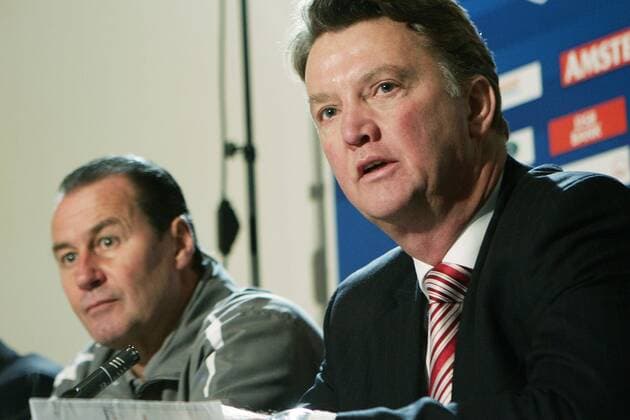 Trainer Louis van Gaal (Alkmaar, re.) und Kollege Huub Stevens (Kerkrade) - Pressekonferenz - Fußball Herren Eredivisie 2005 2006, Ehrendivision, 1. Liga, AZ Alkmaar - Roda JC Kerkrade 2:0 Gruppe Alkmaar