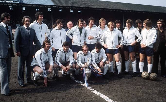 Derby County, Division 1 Champions 1974 1975.  o0 englischer Meister englische Meisterschaft Sieg Siegerfoto o0 Objekte Pokal Trophäe o0 Totale Aufnahmedatum geschätzt