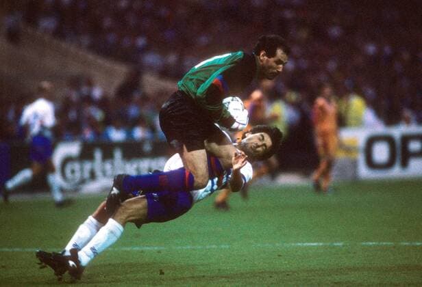 Torwart Andoni Zubizarreta (FC Barcelona) vs Roberto Mancini (Sampdoria Genua) Fußball EC 1 Herren Europapokal der Landesmeister 1991 1992, Finale, Gruppe London Kampf,