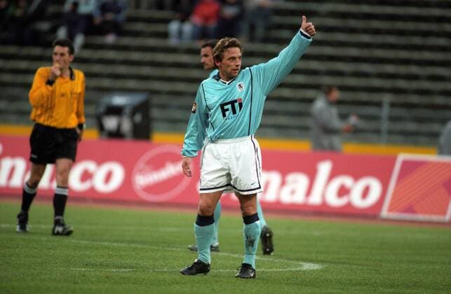 Thomas Häßler (1860) - thumbs up - DEUTSCHSPRACHIGE SPORTZEITSCHRIFTEN UND -ZEITUNGEN NUR NACH RÜCKSPRACHE Fußball 1. BL Herren Saison 1999 2000, TSV 1860 München Einzelbild München Freude,