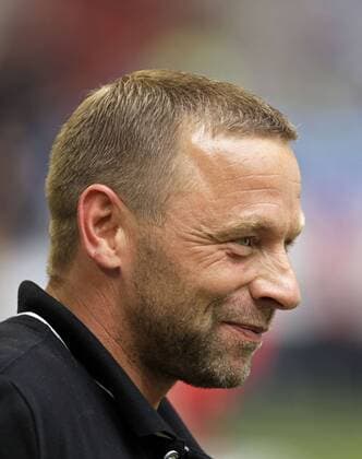 Liga total Cup 2010, Hamburger SV (rot) - 1.FC Köln (weiß) 3-0: Techniktrainer Thomas Häßler (Köln). o0 Trainer