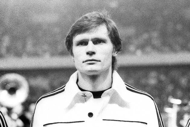 Freundschaftsspiel 1977 in Paris - Frankreich - BR Deutschland 1:0 - Peter Nogly (BRD) Porträt