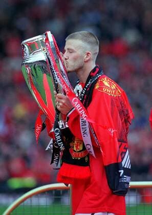 David Beckham (ManU) kisses the FA Premiership Trophy. Manchester United - FA Premiership, 5 05 2001. 