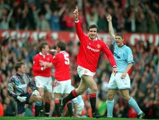 ERIC CANTONA CELEBRATES . MANCHESTER UNITED (ManU) V MANCHESTER CITY (blue) ,23 04 1994. FOOTBALL 1993 4. 