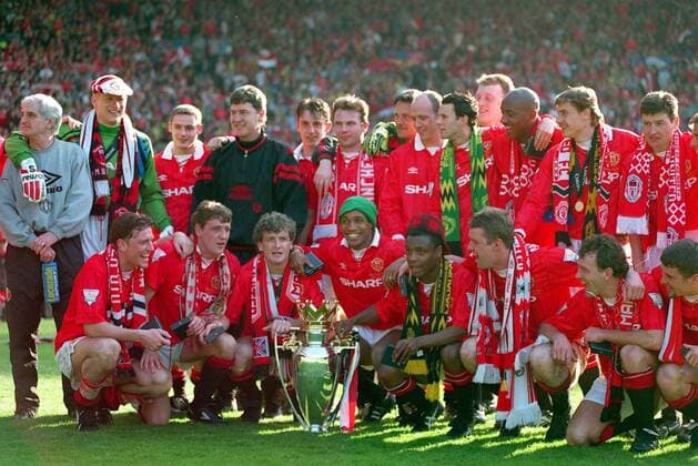 MANCHESTER UNITED WITH THE PREMIER LEAGUE TROPHY. MANCHESTER UNITED V COVENTRY CITY,08 05 1994. FOOTBALL 1993 4.  o0 Sieg Jubel Freude Meister Meisterschaft Objekte Pokal Trophäe ManU Sieg Jubel Freude Siegerfoto