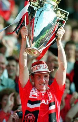 LEE SHARPE(MAN UTD) WITH THE PREMIER LEAGUE TROPHY. MANCHESTER UNITED V COVENTRY CITY,08 05 1994. FOOTBALL 1993 4.  o0 Sieg Jubel Freude Meister Meisterschaft Objekte Pokal Trophäe ManU