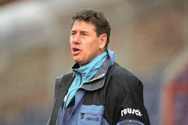 Aus 2. BL Saison 1995 1996 Hannover 96 (Rot) gegen FC Carl-Zeiss Jena 1:1 am 11.11.1995. Im Foto: Trainer Eberhard Vogel vom FC