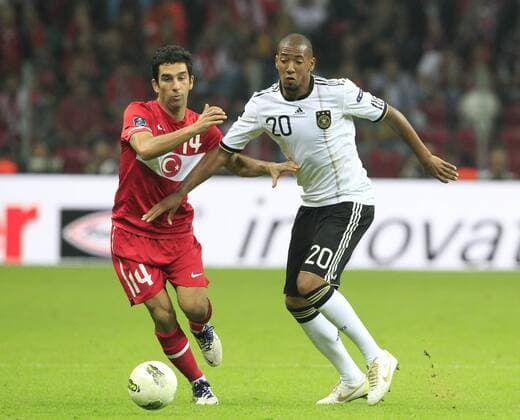 Fussball, Herren, UEFA, EM Qualifikationsspiel, Türkei vs Deutschland, 07.10.2011, Türk Telekom Arena, Istanbul, Arda Turan, Türkei, Jerome Boateng, Deutschland, Euro