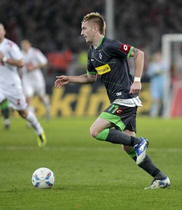 Fussball-Bundesliga Saison 2011 2012-15. Spieltag 1.FC Köln-VFL Borussia Mönchengladbach 0-3 im Rhein-Energie-Stadion in Köln am 25.11.2011 Marco Reus (Borussia Mönchengladbach ) Fussball,Herren,Männer,Liga,Bundesliga,DFL,Aktion,Ganzkörper,Einzelbild, Freisteller, Ball,Mimik,hoch