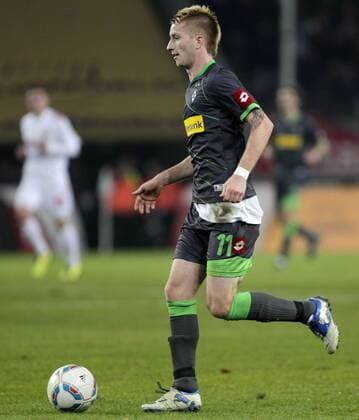 Fussball-Bundesliga Saison 2011 2012-15. Spieltag 1.FC Köln-VFL Borussia Mönchengladbach 0-3 im Rhein-Energie-Stadion in Köln am 25.11.2011 Marco Reus (Borussia Mönchengladbach ) Fussball,Herren,Männer,Liga,Bundesliga,DFL,Aktion,Ganzkörper,Einzelbild, Freisteller, Ball,Mimik,hoch