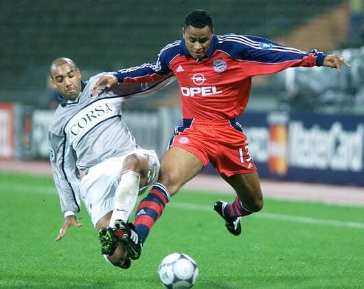 Fussball Champions League FC Bayern Muenchen - Paris St. Germain von links: St phane Dalmat (Paris) , Paulo Sérgio (FCB)