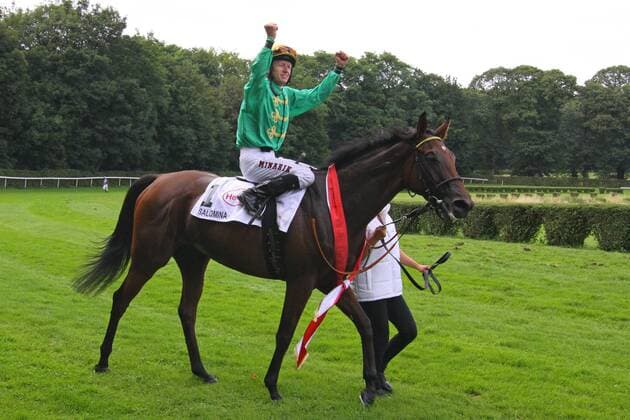 05.08.2012, Duesseldorf, Nordrhein-Westfalen, GER - Salomina mit Filip Minarik nach dem Sieg im Preis der Diana. Galopprennbahn Duesseldorf-Grafenberg. (Pferd, Jockey, Salomina, Minarik, Sieg, Düsseldorf) 953S050812DUESSELDORF