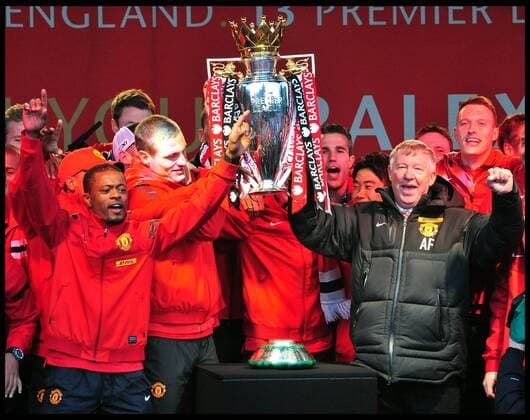 Sir Alex Ferguson Manchester United Fans lifts the trophy to show fans in Albert Square, Manchester, As Manchester United celebrate winning their 20th league title winning the Premier League, Monday May 13, 2013. AndrewxParsonsx xi-Images  AJP