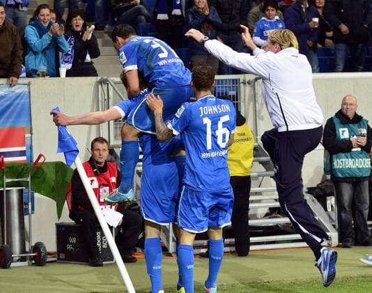 Deutschland - Fussball-Bundesliga - Relegation - 23.052013 Rhein-Neckar-Arena Sinsheim TSG 1899 Hoffenheim (1899) - 1. FC Kaiserslautern (FCK) 3:1 Keine Grenzen kannte der Jubel nach dem 3:1 durch Sven SCHIPPLOCK, Sogar Trainer Markus GISDOL eilte zum Jubel herbei. Sport
